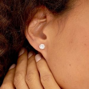 Genevive Jewelry Classic CZ Stud Earrings